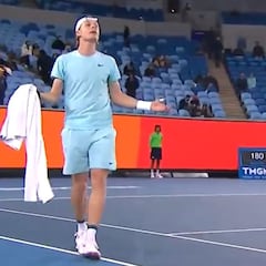 El enfado de Shapovalov: "¡Voy a mearme en los pantalones!"