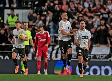El delantero es decisivo. En un partido en el que parecía que su equipo no iba a ser capaz de puntuar, sacó su acierto goleador para cazar un buen pase al área y superar al portero rival. Un gol y un punto made in Hugo Duro.