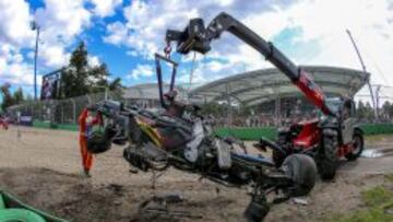 El McLaren de Alonso, tras el accidente en Albert Park.