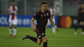 Rafael Santos Borr&eacute; durante un partido con River Plate por Copa Libertadores.