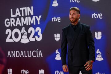 Sergio Ramos posando en la alfombra roja de los Premios Grammy Latino