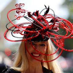 Ascot vuelve lleno de looks extravagantes y mucho glamour