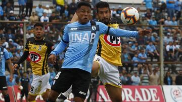 Futbol, Deportes Iquique vs Coquimbo Unido.  2da fecha, segunda rueda Campeonato Nacional 2019.  El jugador de Deportes Iquique Oscar Salinas disputa el balon contra Sebastian Silva de Coquimbo Unido durante el partido de primera division en el estadio Cavancha.  Iquique, Chile.  03/08/2019  Alex Diaz/Photosport**********   Football, Deportes Iquique vs Coquimbo Unido.  02th date, round second National Championship 2019.  Deportes Iquique's player Oscar Salinas battles for the ball against Sebastian Silva of Coquimbo UnidoÂ´s during a first division football match held at the Cavancha stadium.  Iquique, Chile.  03/08/2019  Alex Diaz/Photosport