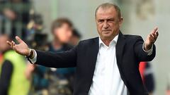 . Lens (France), 21/06/2016.- Turkey coach Fatih Terim reacts during the UEFA EURO 2016 group D preliminary round match between Czech Republic and Turkey at Stade Bollaert-Delelis in Lens Agglomeration, France, 21 June 2016.
 
 (RESTRICTIONS APPLY: For editorial news reporting purposes only. Not used for commercial or marketing purposes without prior written approval of UEFA. Images must appear as still images and must not emulate match action video footage. Photographs published in online publications (whether via the Internet or otherwise) shall have an interval of at least 20 seconds between the posting.) (Francia, Turqu&iacute;a) EFE/EPA/ANDY RAIN EDITORIAL USE ONLY