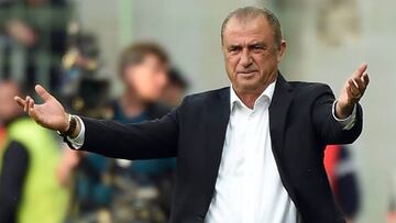 . Lens (France), 21/06/2016.- Turkey coach Fatih Terim reacts during the UEFA EURO 2016 group D preliminary round match between Czech Republic and Turkey at Stade Bollaert-Delelis in Lens Agglomeration, France, 21 June 2016.
 
 (RESTRICTIONS APPLY: For editorial news reporting purposes only. Not used for commercial or marketing purposes without prior written approval of UEFA. Images must appear as still images and must not emulate match action video footage. Photographs published in online publications (whether via the Internet or otherwise) shall have an interval of at least 20 seconds between the posting.) (Francia, Turqu&iacute;a) EFE/EPA/ANDY RAIN EDITORIAL USE ONLY