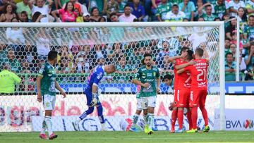 La discusión entre jugadores del Veracruz para cobrar el penal