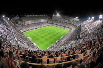 El estadio abrió sus puertas el 20 de mayo de 1923. 