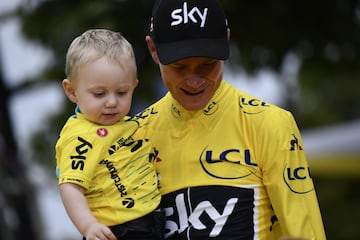 El hijo de Froome se roba el show en la premiación del Tour