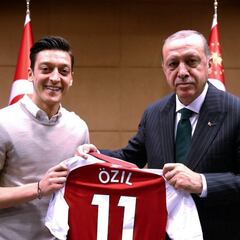 El Gobierno turco llamó a Özil para expresarle su apoyo