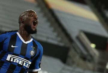 Inter Milan's Belgian forward Romelu Lukaku celebrates scoring the 5-0 goal during the UEFA Europa League semi-final football match Inter Milan v Shakhtar Donetsk on August 17, 2020 in Duesseldorf, western Germany.