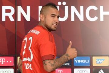 Arturo Vidal en la conferencia de prensa donde fue presentado en Bayern Munich.