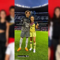 Paola Longoria presume la cascarita que se echó con América