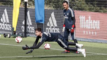 Keylor y Courtois, durante un entrenamiento del Madrid.