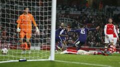 Alexis se salió, pero el Arsenal tiró un 3-0 frente al Anderlecht