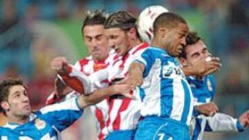 PELEA. Capdevila, Lequi, De los Santos y Andrade volverán a repetir un duelo tan disputado como se vivió en el Calda fi nal sacarlo para que marque las diferencias.