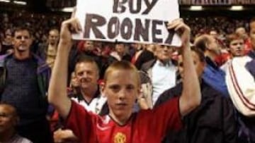 <b>DESEO CUMPLIDO</b>. Este joven seguidor de los 'diablos rojos' ya mostró el interés que ha despertado entre los seguidores del Manchester United el delantero internacional del Everton.