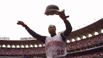 El miembro del Salón de la Fama, Ken Griffey Jr es actualmente el sexto jugador con mayor salario dentro del roster de los Reds, a pesar de que se retiró en 2010
