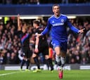Torres y Ramires sitúan al Chelsea a dos puntos del líder