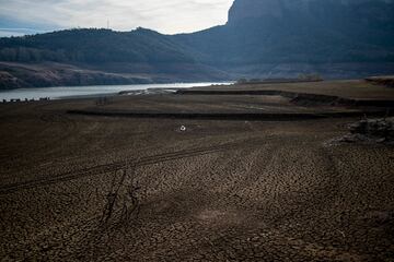 El sistema, el Ter-Llobregat, es el que abastece de agua potable a la inmensa mayoría de la población de Cataluña. 