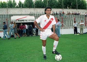 En 1993, con 35 años, Hugol estaba en el Rayo Vallecano, club al que llegó procedente del América en México. Con la esucadra madrileña antes de retirarse en 1997.