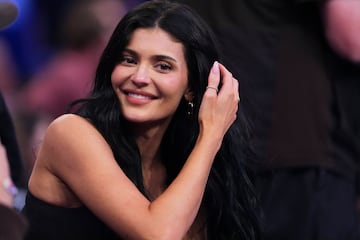 Kylie Jenner, modelo, empresaria y personalidad de televisi¨®n estadounidense, en las gradas del Madison Square Garden para presenciar el cuarto partido de la eliminatoria de Playoffs entre los Boston Celtics y los New York Knicks.