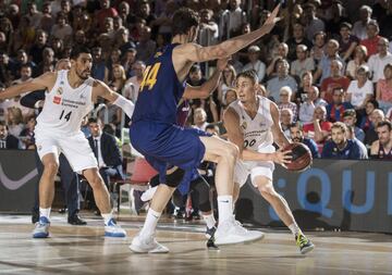 Jaycee Carroll, Ante Tomic y Gustavo Ayón.