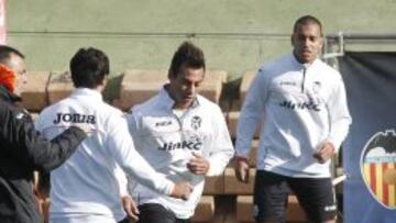 Vargas, Vezo y Joao Pereira se ejercitan con sus compañeros