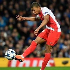 Monaco star Bernardo Silva cheers "amazing" Mbappé