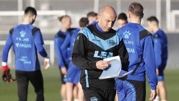 Overbooking: el Alavés quiere dejar el equipo en 25 jugadores