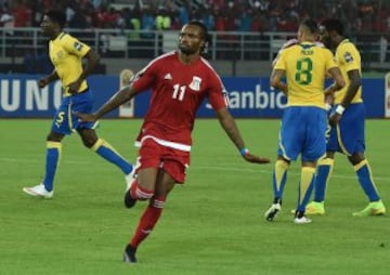 El centrocampista de Guinea Ecuatorial Javier Balboa celebra después de anotar un gol durante el 2015 la Copa Africana de Naciones Grupo A partido de fútbol entre Gabón y Guinea Ecuatorial