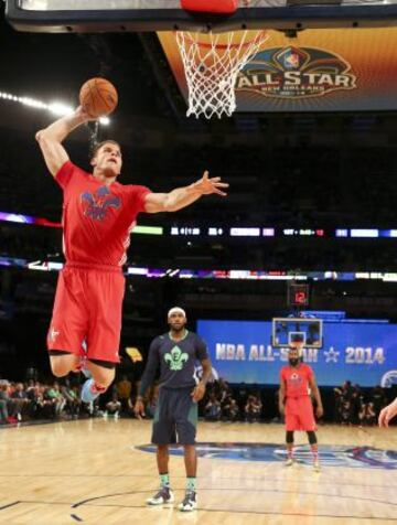 LeBron observa el vuelo de Griffin.