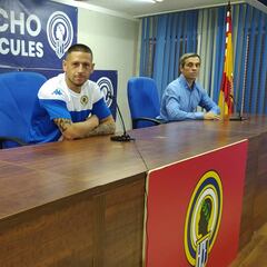 Acuña: "Me hice aficionado del Hércules por Valdez"