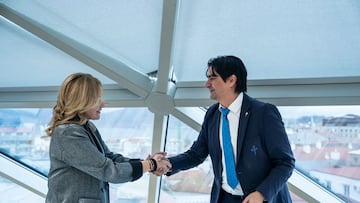 Marián Mouriño, presidenta del Celta, y Marco Garcés, director de fútbol del club vigués, se saludan en A Sede.