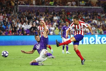 0-1. Marcos Llorente marcó el primer gol.