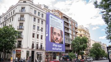 Una lona colgada en el distrito de Salamanca, a 19 de mayo de 2023, en Madrid (España). Podemos ha colocado hoy una lona en la calle Goya de Madrid, en pleno barrio de Salamanca, con las palabras que pronunció en febrero de 2022 el expresidente del Partido Popular Pablo Casado sobre el hermano de la presidenta regional, Isabel Díaz Ayuso. Estas declaraciones hacen evidencia al contrato de la Comunidad de Madrid que obtuvo Tomás Ayuso en plena pandemia del coronavirus.
19 MAYO 2023;MADRID;LONA PODEMOS
Gabriel Luengas / Europa Press
19/05/2023