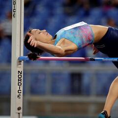 Mariya Lasitskene vuela (2,04) y Ruth Beitia es cuarta con 1,85