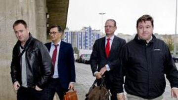 <b>TIJERETAZO. </b>Los administradores, en el centro, siguen buscando de dónde recortar gastos superfluos.