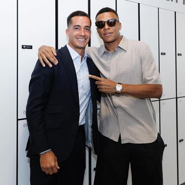 Vinicius Jr hits the beach with friends: the rich and famous on vacation