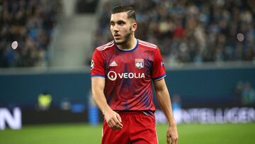 El futbolista francés del Olympique de Lyon, Rayan Cherki, durante un partido.