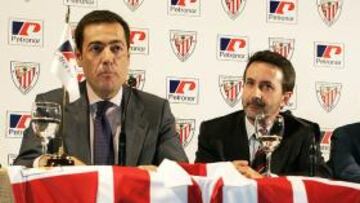 <b>PETRONOR: ETERNA CANDIDATA A 'MANCHAR' LA ROJIBLANCA</b> Petronor se fundó en 1968, gracias a las potentes entidades bancarias de la provincia (Banco Bilbao, B. Vizcaya, Caja de Ahorros Vizcaína y la Municipal), además de Pemex, firma mexicana. En la década de los 90 fue absorbida por la multinacional Repsol, que es propietaria del 86%, siendo el 14% de la BBK. La refineria Petronor se ubica en los municipios de Muskiz y Abanto, a diez minutos de Bilbao, ocupa 200 hectáreas y tiene 800 empleados. Su cifra de negocio es de 5.600 millones y en 2007 acumuló 295 millones de beneficios.