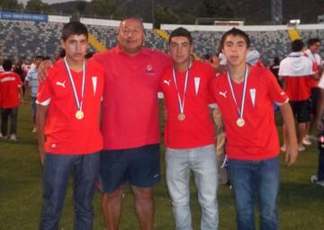 El formador con Carlos Lobos, Jeisson Vargas y Jaime Carreño en San Carlos de Apoquindo.