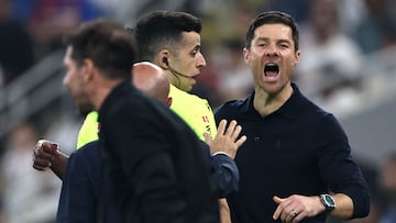 Real Madrid's Spanish coach Xabi Alonso shouts at Atletico Madrid's Argentine coach Diego Simeone during the Spanish Supercup semi-final football match between Atletico Madrid and Real Madrid at King Abdullah Sports City�in Jeddah on January 8, 2026. (Photo by Fadel SENNA / AFP)