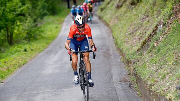 Vincenzo Nibali ataca en el Mortirolo durante la 16&ordf; etapa del Giro de Italia 2019.