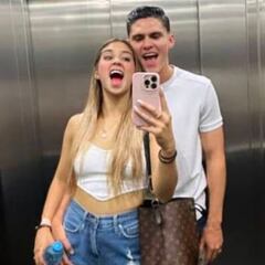 Israel Reyes se le declara a Nailea Vidrio con una cena romántica