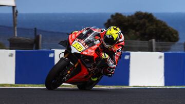 Álvaro Bautista manda en la primera jornada de test.