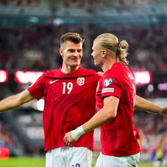 Un doblete de Haaland encamina la victoria de Noruega