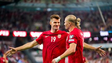 Oslo (Norway), 20/06/2023.- Erling Braut Haaland (R) of Norway celebrates with Alexander Sorloth after scoring the 3-0 goal during the UEFA Euro 2024 qualifying soccer match between Norway and Cyprus in Oslo, Norway, 20 June 2023. (Chipre, Noruega) EFE/EPA/Terje Pedersen NORWAY OUT
