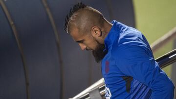 Vidal, llegando al entrenamiento del Barcelona.