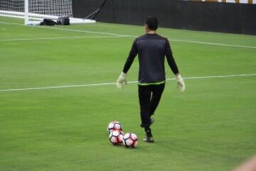 Memo Ochoa entrena en Pheonix