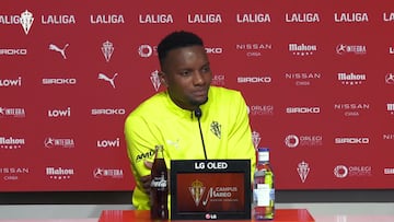 20-05-25. JUAN OTERO, DELANTERO DEL SPORTING, EN LA RUEDA DE PRENSA EN MAREO.